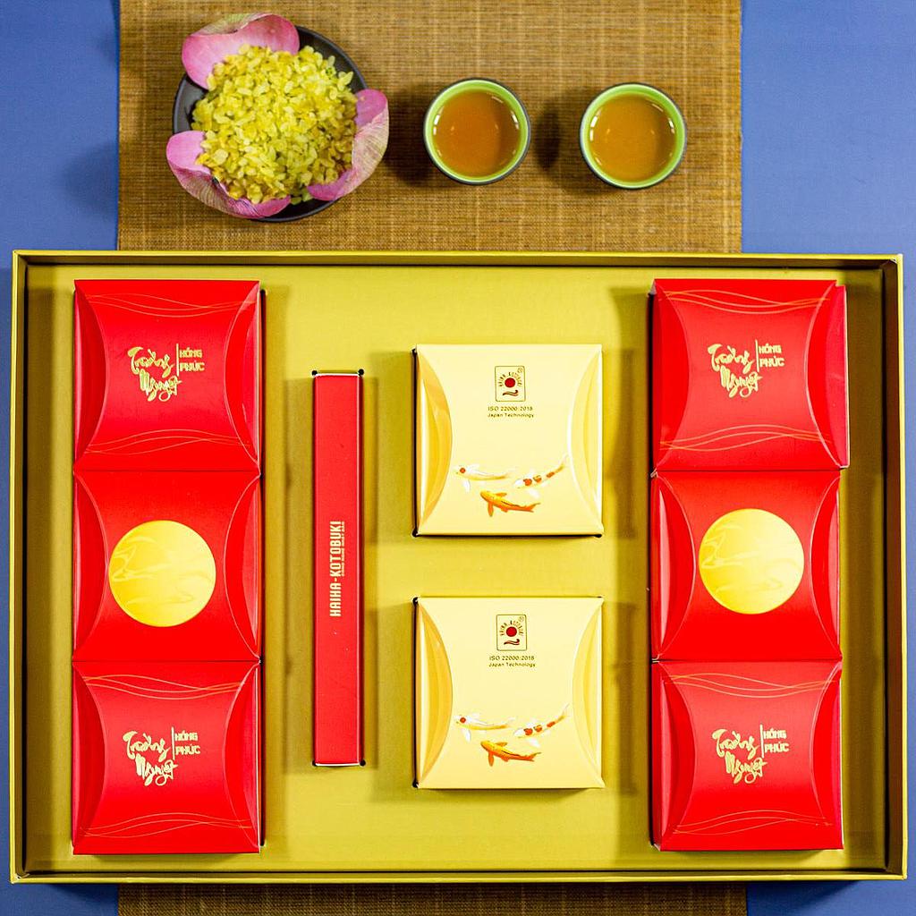 Hộp Hồng Phúc Trường Nguyệt 750g (7 bánh + 1 hộp trà Ô long 50g)